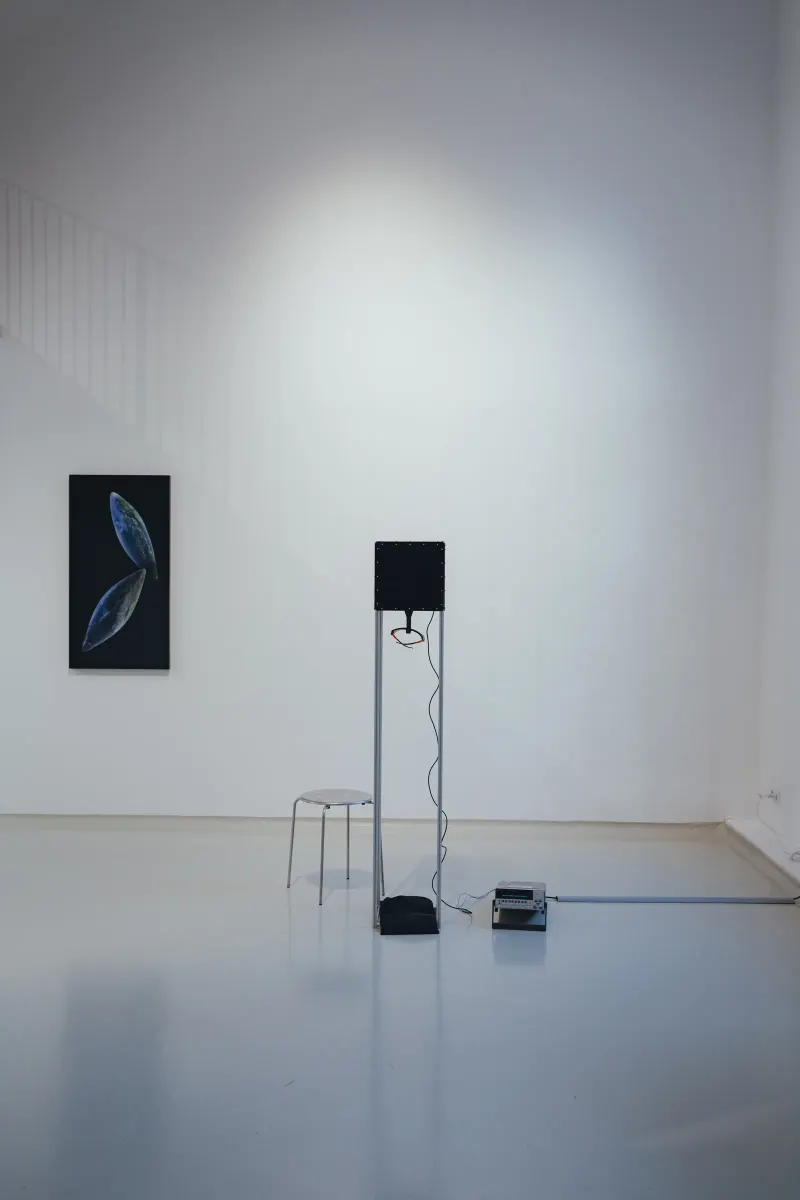 “thymia” (2025) - Installation @Science Week Berlin 2025 next to a work by Andreas Greiner