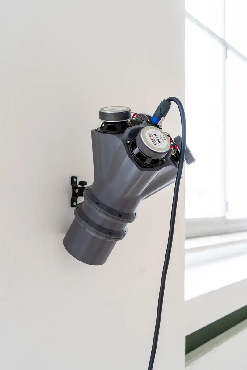 “chronos - constant growth constant decay” (2025) - engineered and 3dprinted horn sculpture interfacing wall