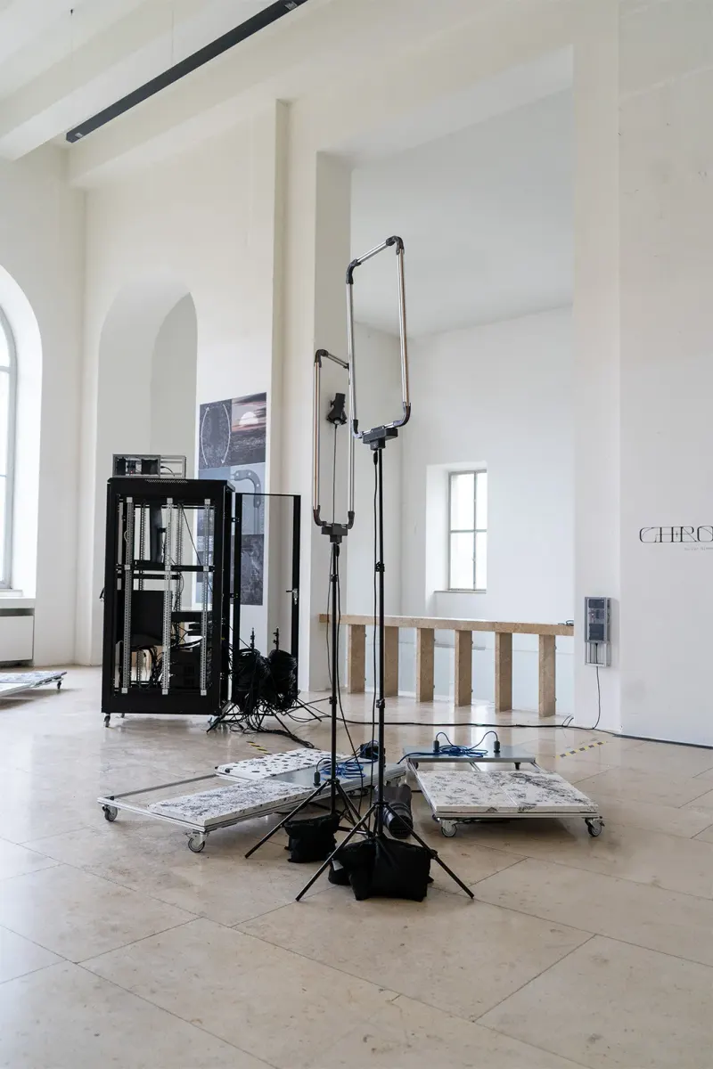 “chronos - constant growth constant decay” (2025) - antennas collecting datastreams and injecting into the central server